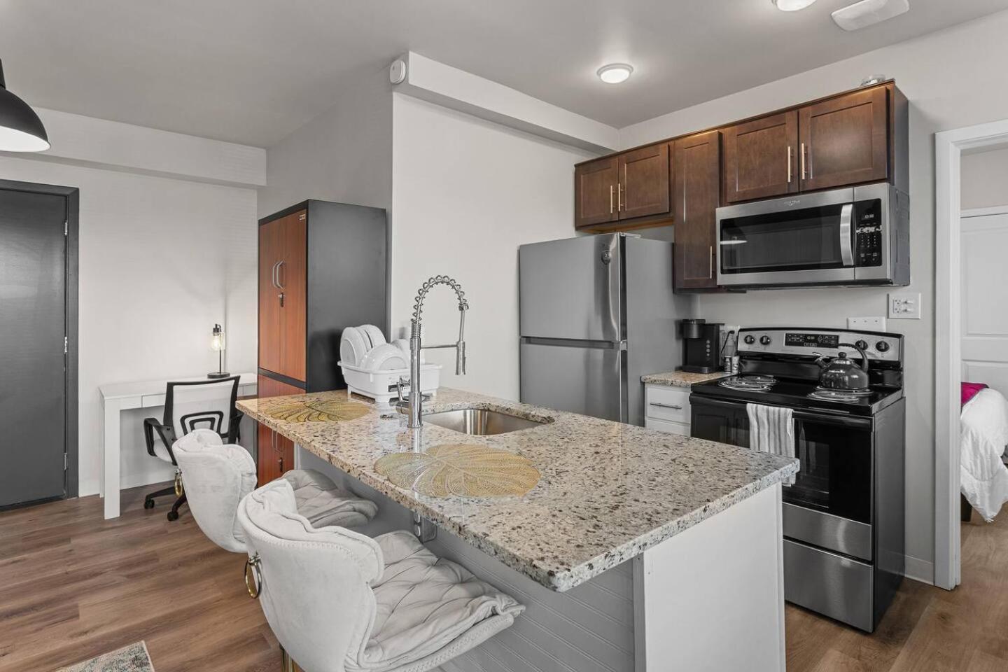 Classic 2br Sugar Hill Apartment
